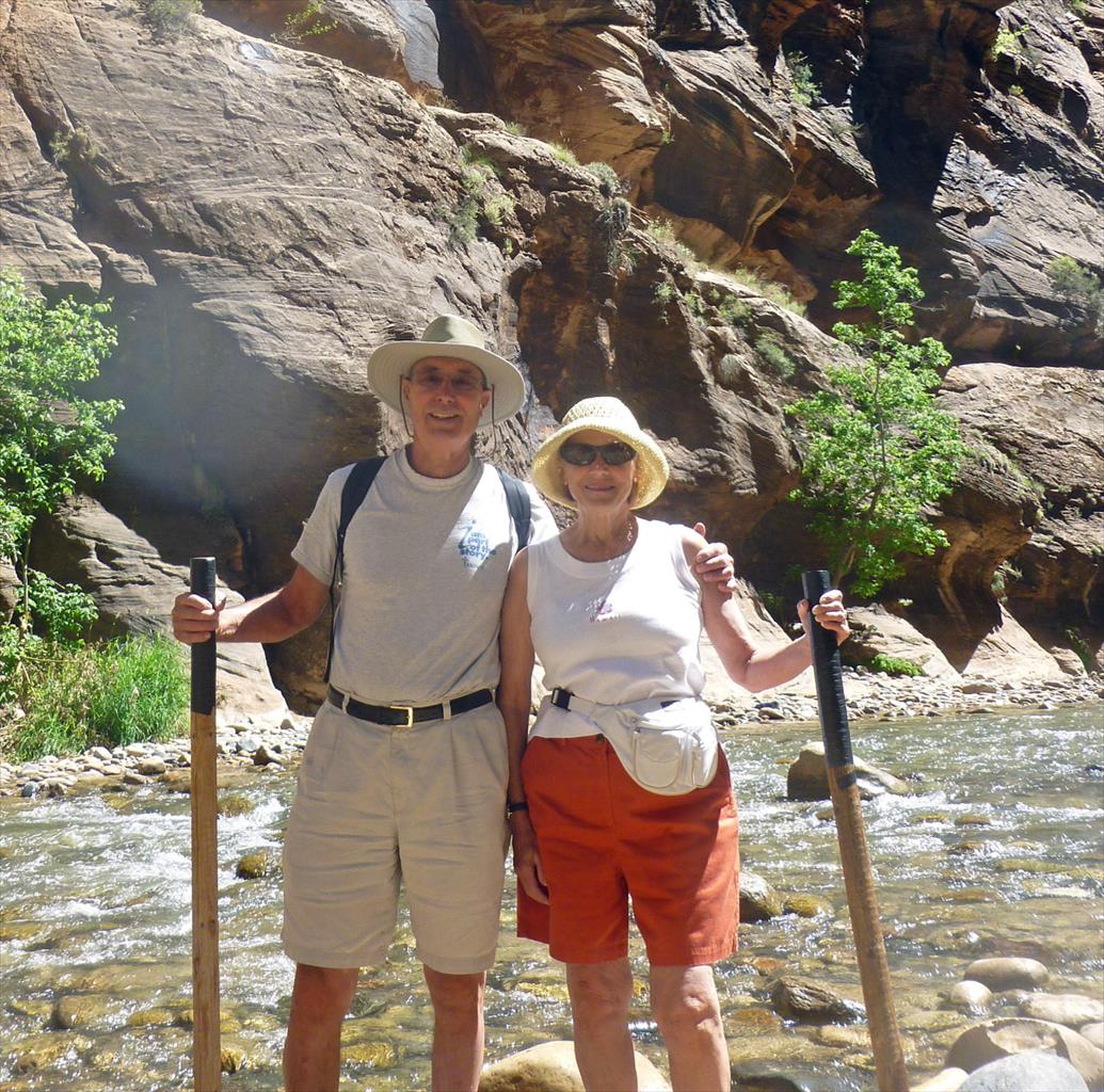 Dave_Gnavi_Hiking_the_Narrows_at_Zion_edited-1.jpg